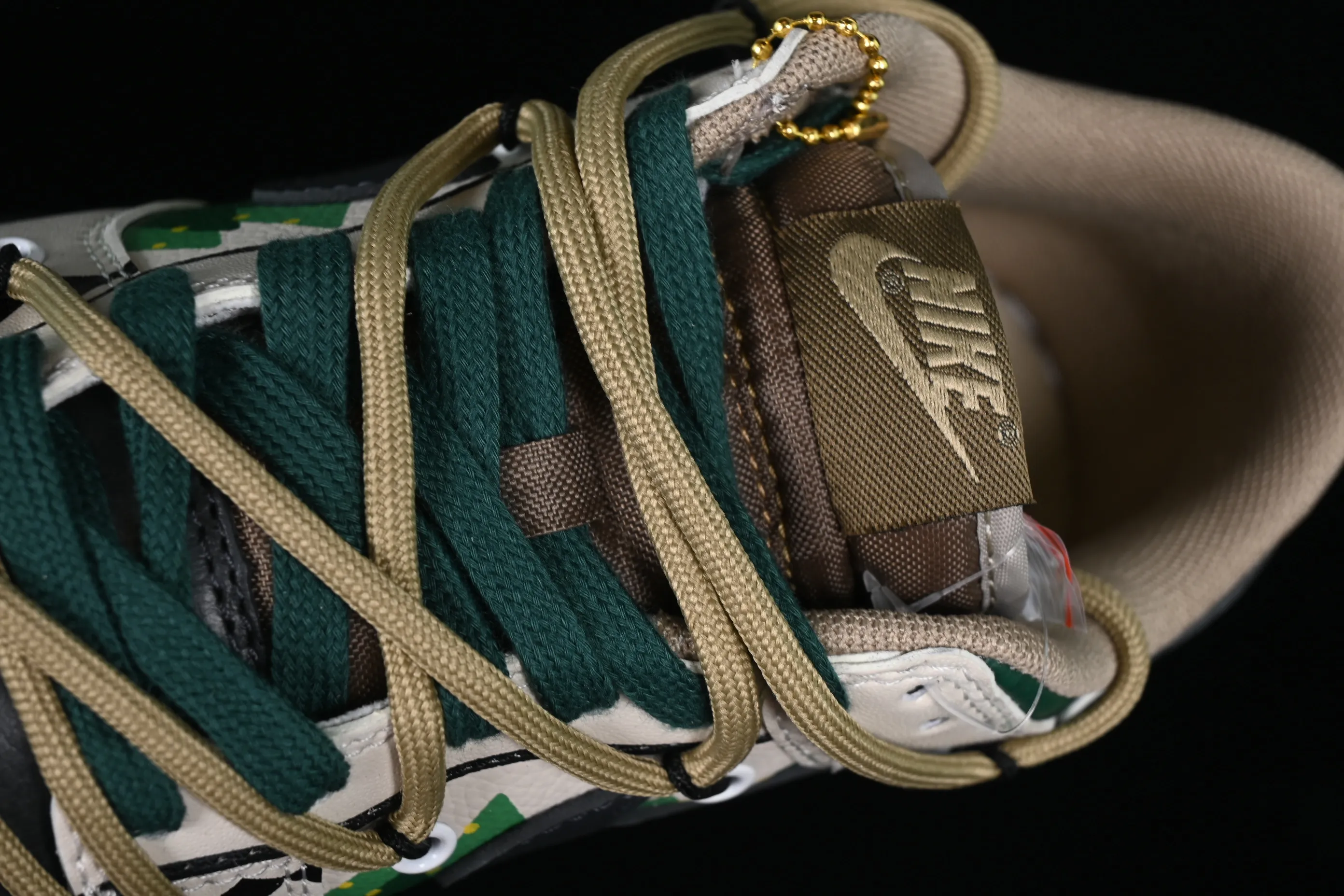 All Categories Nk SB Dunk Series Nk SB Dunk Low Low-top Sneakers Nk Dunk Low Panda Prank-Christmas Jungle Elk Brown Green SB Strappy Low-top Casual Sneakers DJ6188-200